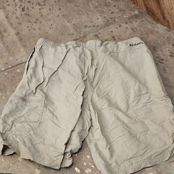 Columbia Tan Swim Trunks Lightweight Relaxed Fit - Picture 3 of 4